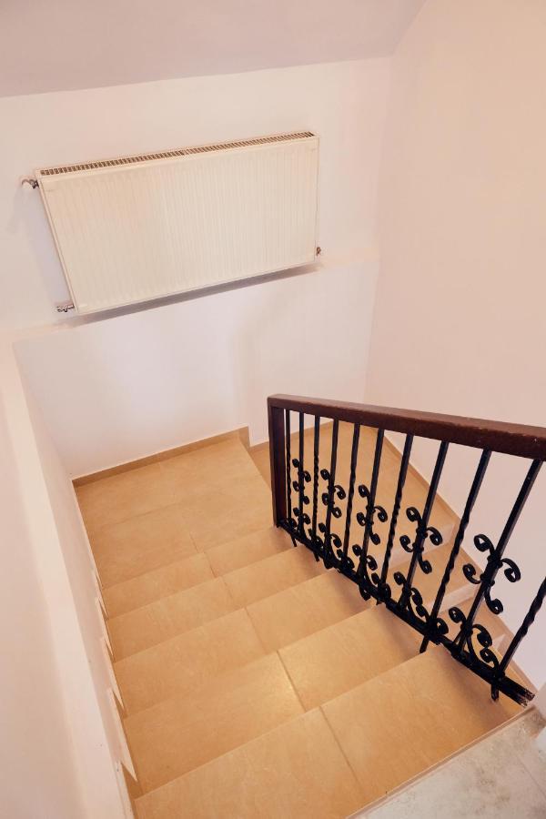Apartament Modern Брашов Екстериор снимка