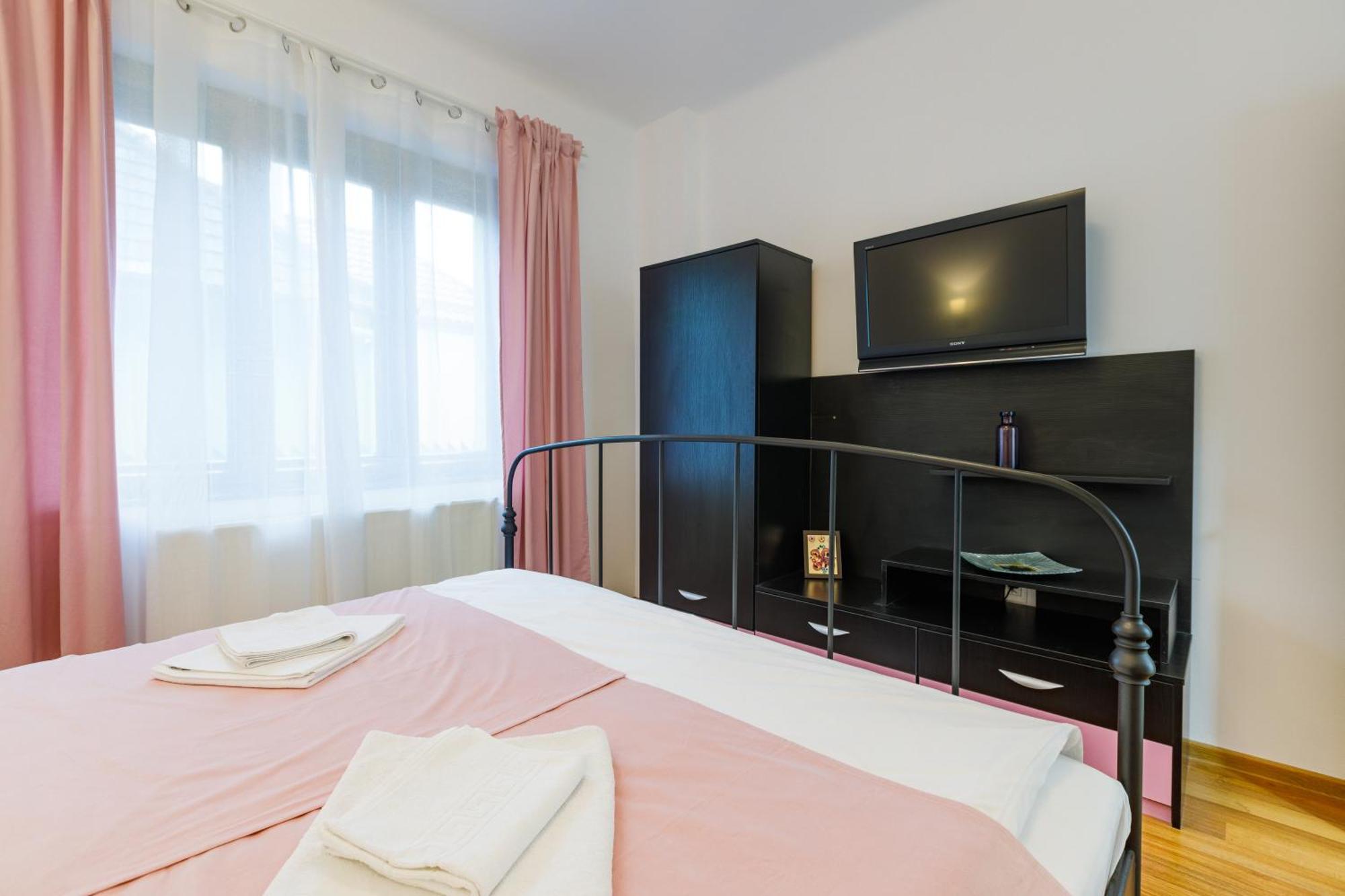 Apartament Modern Брашов Екстериор снимка