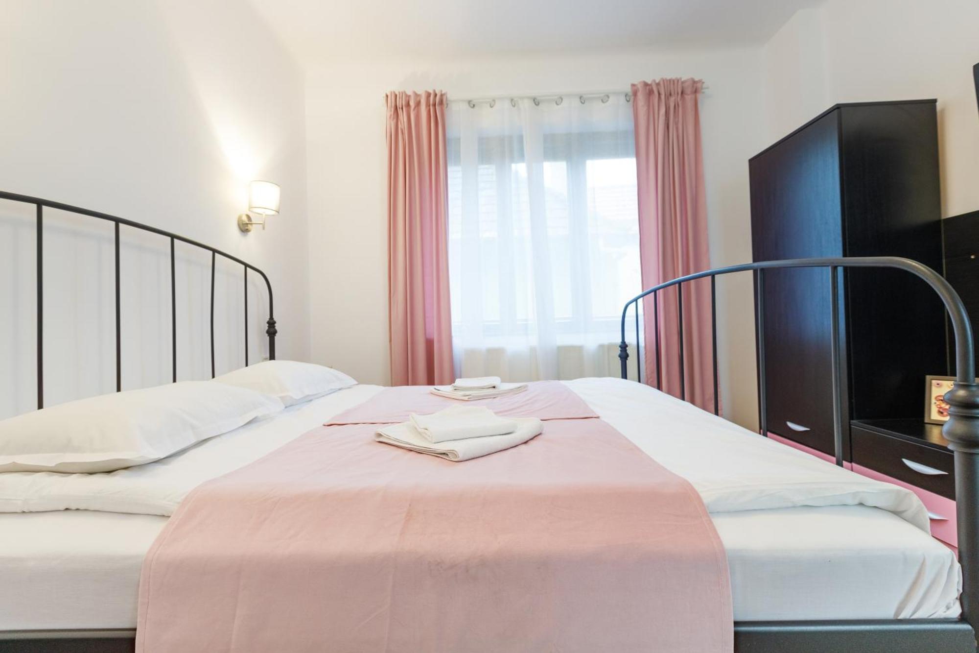 Apartament Modern Брашов Екстериор снимка